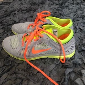 Nike running shoes (lightly worn)